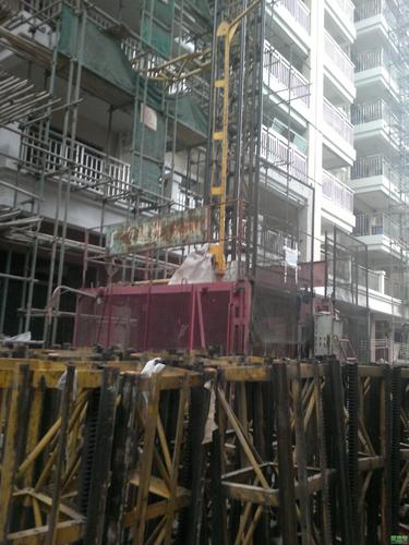  建材出租 施工升降机出租      专业建筑机械设备租赁;施工电梯.